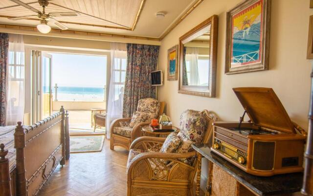 Tolcarne Beach Colonial Restaurant and Rooms