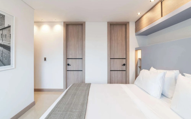 w Elegant 3BR w Outdoor Balcony