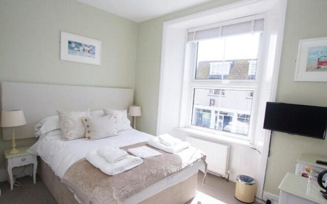Cliff House B&B & The Moorings Apartments