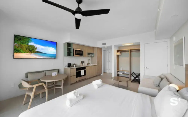 Sky High Stay Sleek Studio in Miami