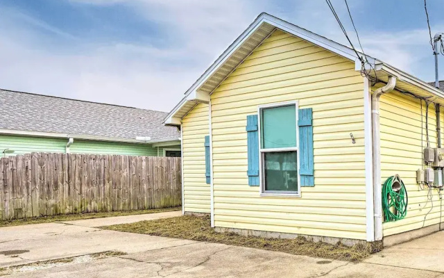 Pet-friendly PCB Duplex - Walk to Beach!