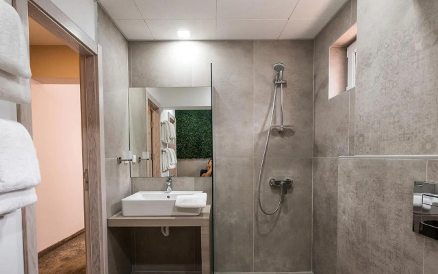 Caro Aparthotel