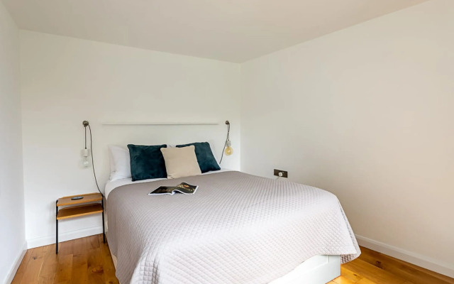 Modern Victoria Park Apartment
