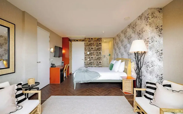 Beachhouse Hotel