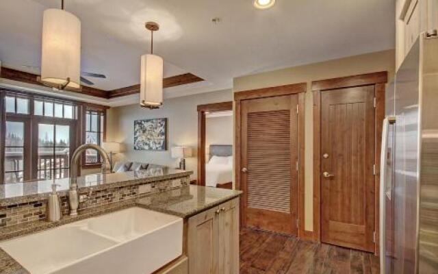 One Ski Hill Place S8103