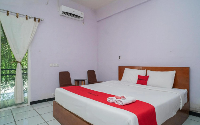 OYO 2493 Lotus Hotel Syariah