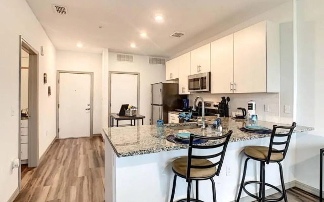 King Bed and Close to Disney