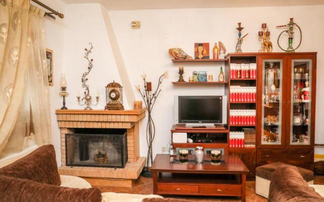 Antonia House
