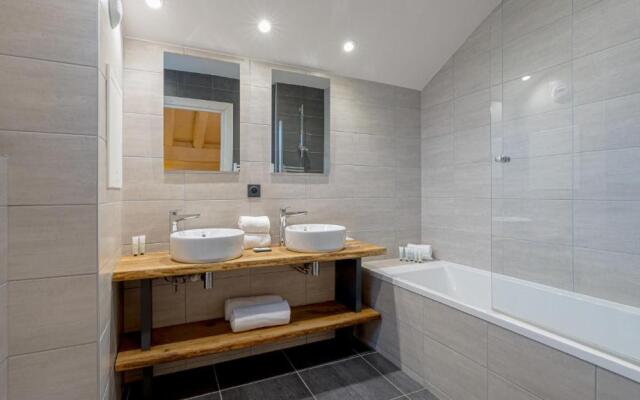 Carte Blanche Collection Chalet Hugo