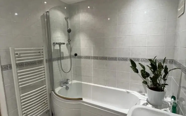 Stunning 3-bed House and Private Garden in Bham