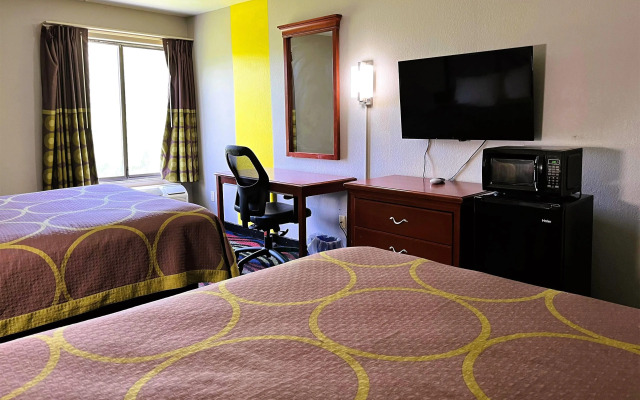 Super 8 by Wyndham Vincennes
