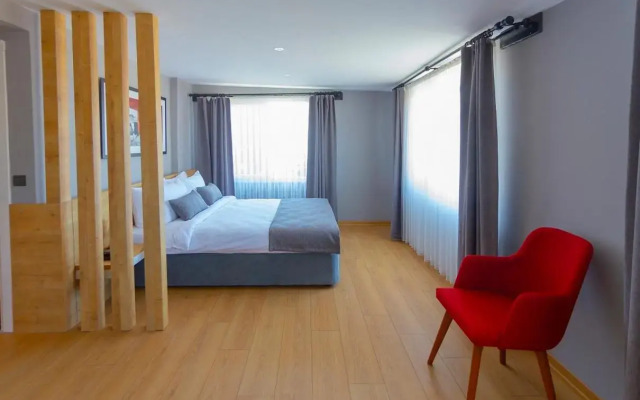 Uzer Otel