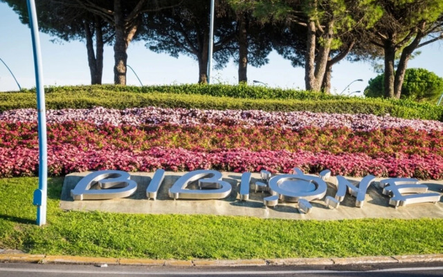 Sunny Apartment With Balcony-beahost