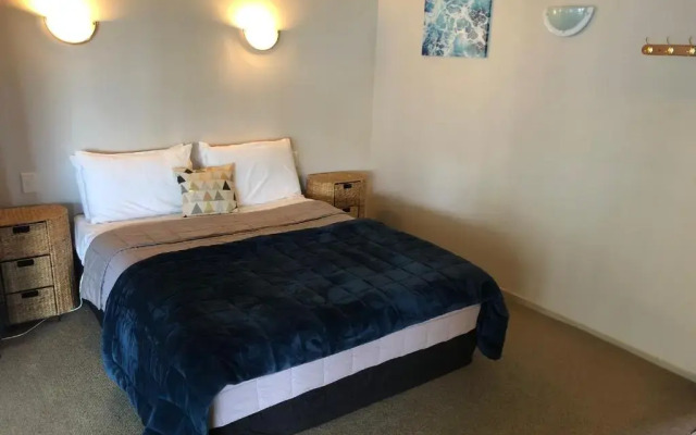 Absolute Lakeview Motel