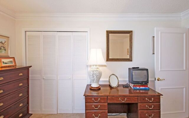 Shoreline 1106 Condo by RedAwning