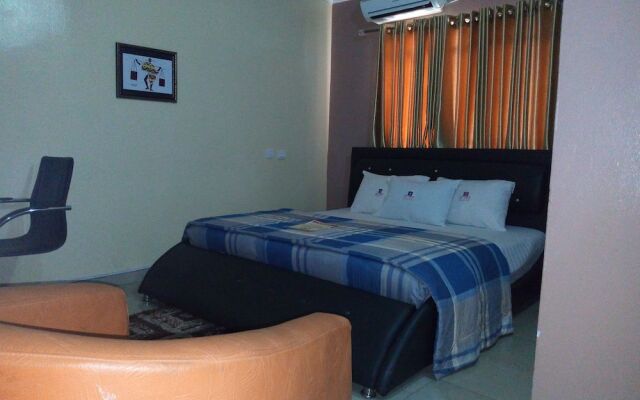Multifield Hotel & Suites