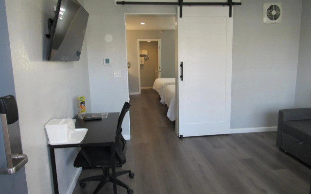 Capri Suites Anaheim