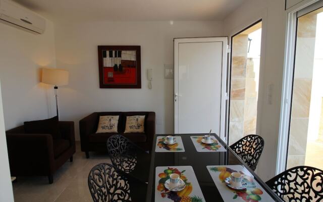 Peaceful Holiday Home with Private Pool in Empuriabrava