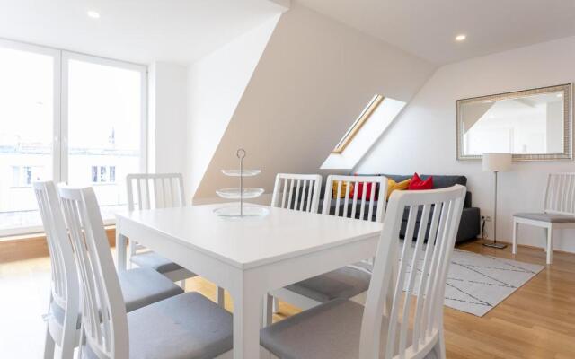 Sunny Penthouse with Terrace. DG7