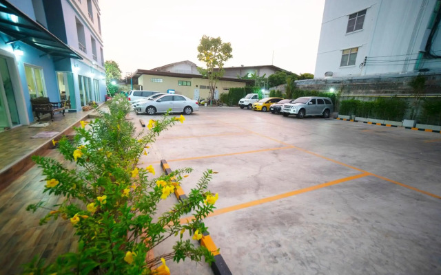 The Willing Hotel and Residence