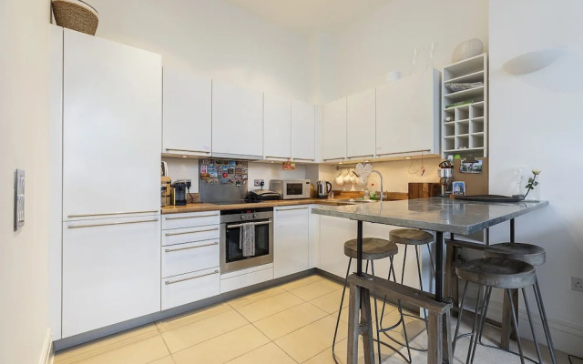 Light & Spacious 1 bed by Battersea Park Sleeps 4