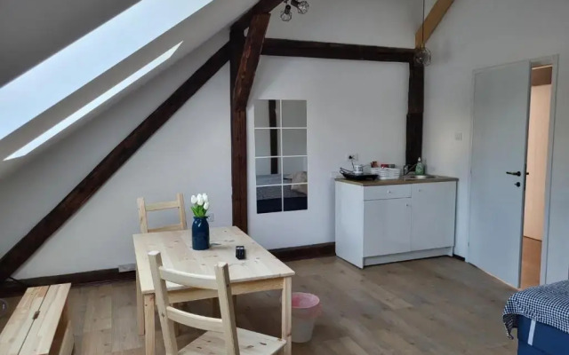 Designer Apartment in heart of city - River view!