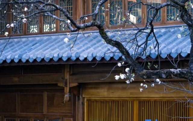 Tengchong and Shunhai Yan College Inn