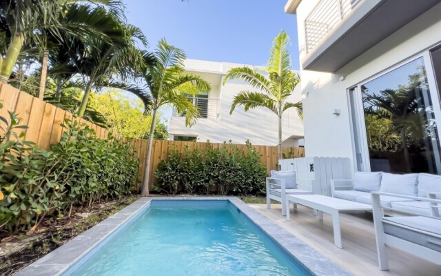 The Modernista 2 - Large Townhome With Pool