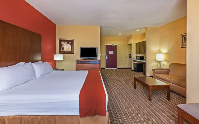Holiday Inn Express & Suites Cleveland