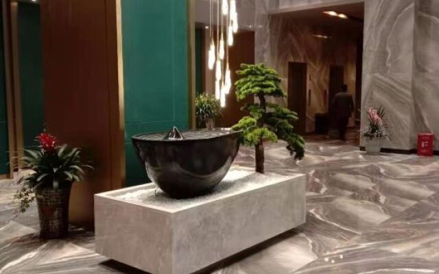 Daems Grand Hotel(Yuanjiang Rainbow island)