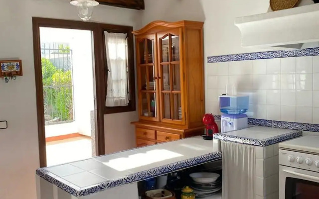 Spacious Holiday Home With Private Garden