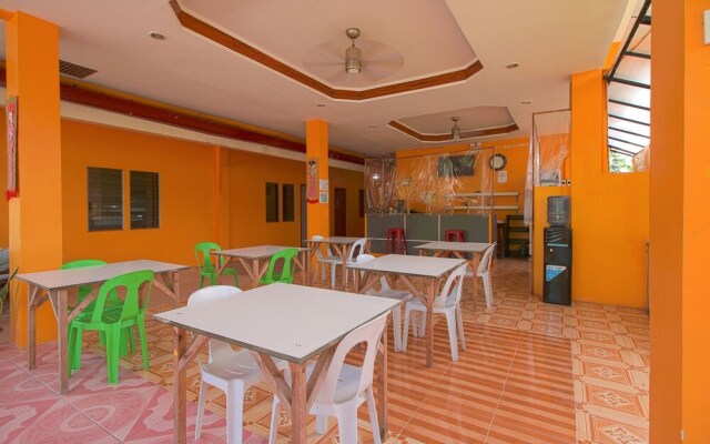 J5 Guest House & Restobar by OYO Rooms
