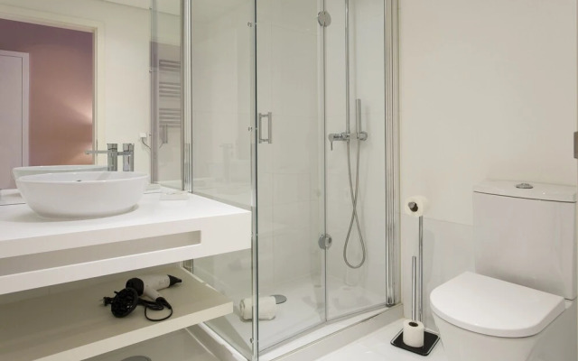 JOIVY Sublime 2BR Apt on Restauradores Sq., nearby Rossio Station