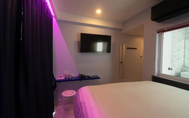 Spark Hotel Sukumvit 16 (SHA Extra Plus)