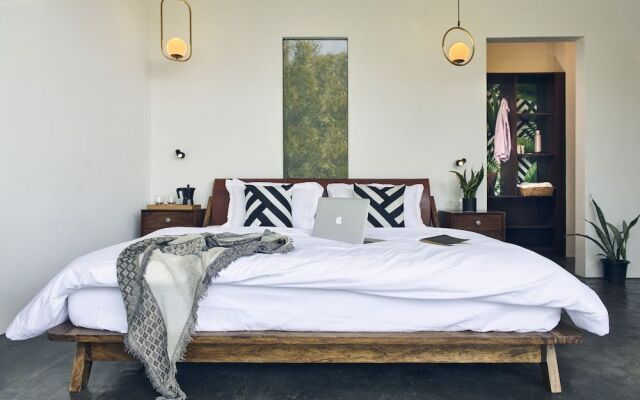Minimalist Poshtel & Suites