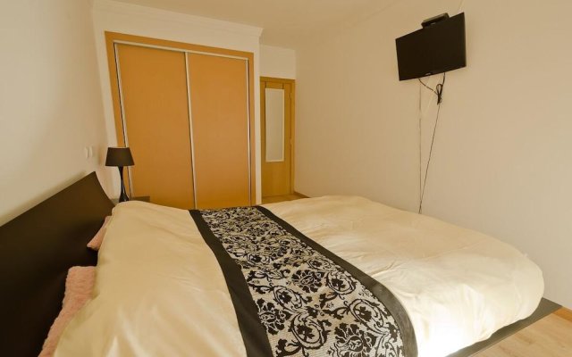 Modern 2 Bed Apartment 5km Carvoeiro