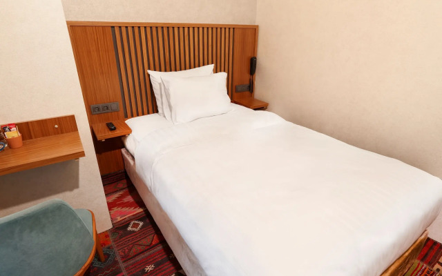 Discovery Hotel