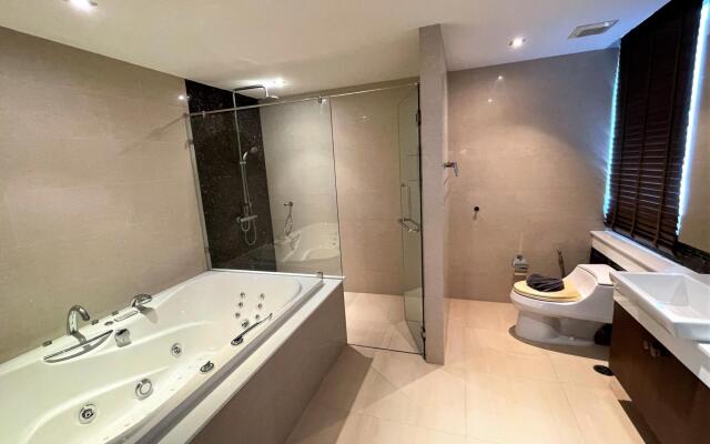 Patong sea view apartment at Privilege, rooftop pool