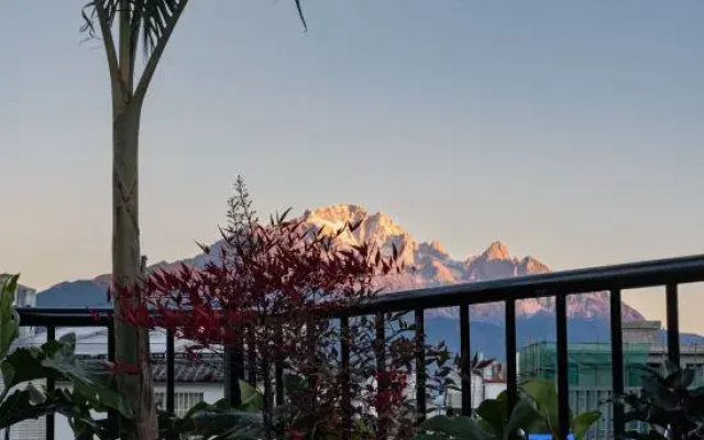 Rustlux LAN XUN · Snow Mountain View Garden Courtyard Designer Meisu