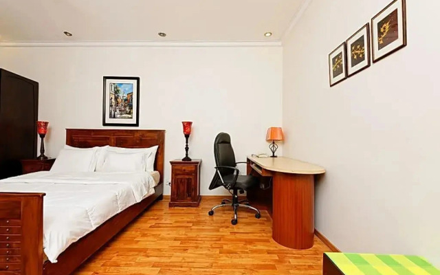 OYO Premium Arjun Marg