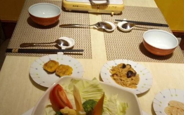 F.F.F. The 24H Valley Food Restauran B&B