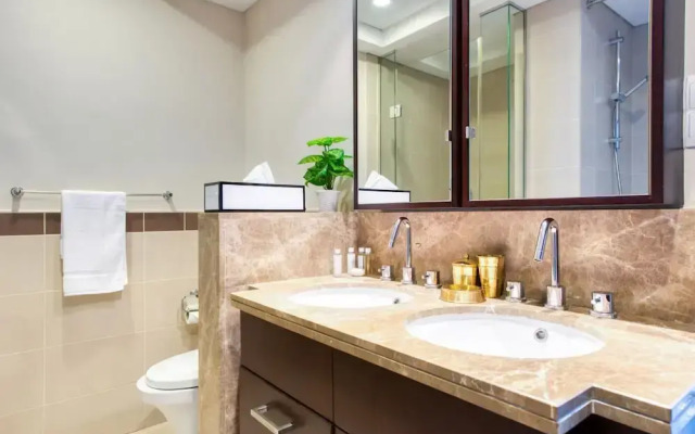 Radiant Urban Retreat With Iconic Burj Khalifa Vws