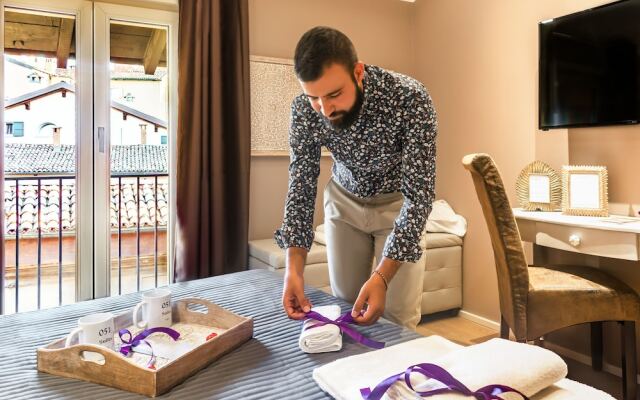 051 Room & Breakfast