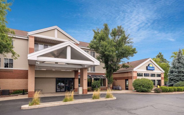 Days Inn & Suites by Wyndham Madison