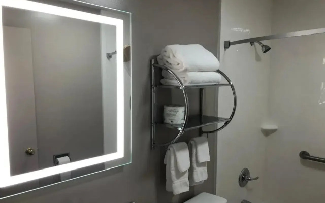DuPont Suites