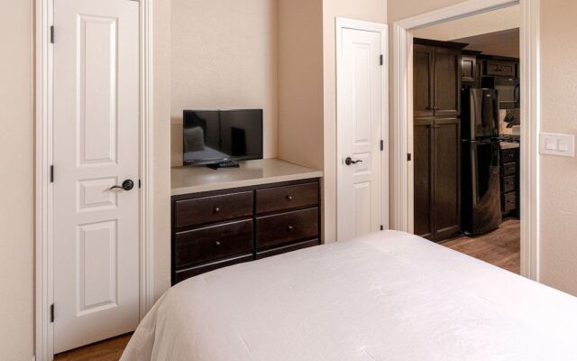 Cava Robles RV Resort