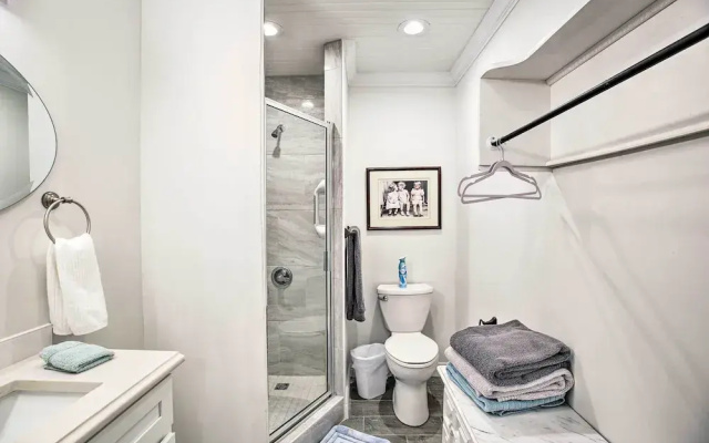 Updated Williamstown Apartment With Kitchen!