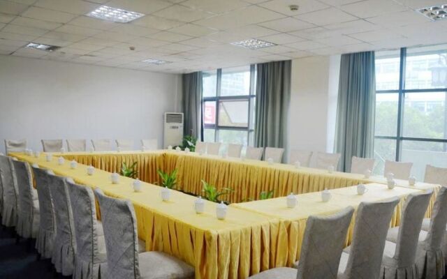 Suzhou Zuilinyouli Holiday Hotel