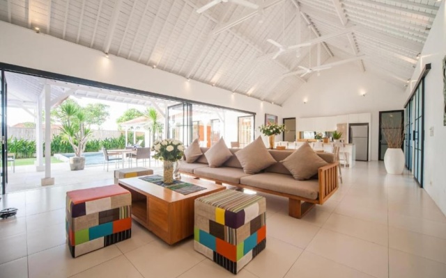 Specious 3Bedroom Rakuen Villa Canggu – Lobby – Tibubeneng