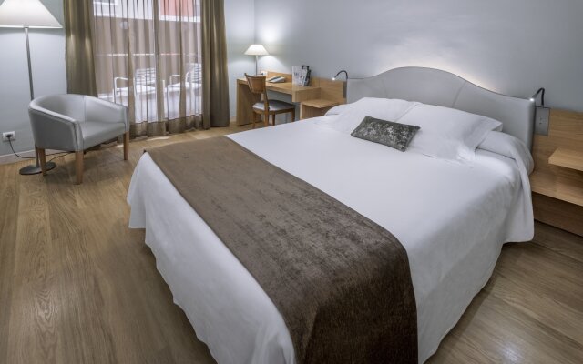 Monica Hotel